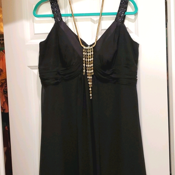 Gorgeous A line black dress - Picture 2 of 9